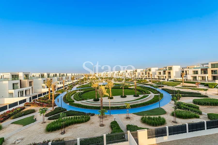 CENTRAL PARK VIEWS | Seconds from Pool | Landscaped