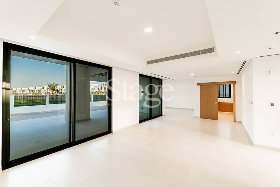 CENTRAL PARK VIEWS | Seconds from Pool | Landscaped