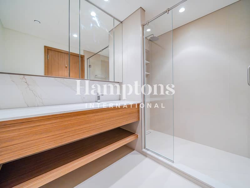 Luxury 1BR | Huge Layout | Prime Location - Image 10