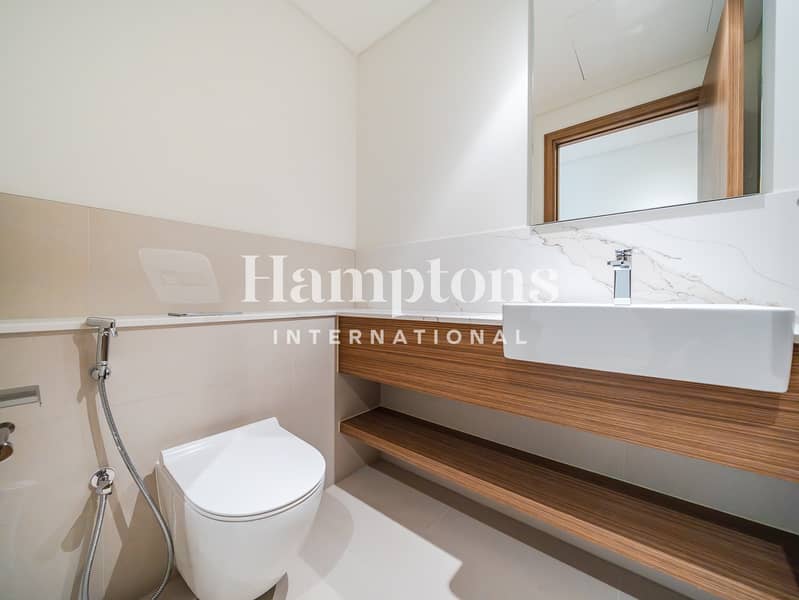 Luxury 1BR | Huge Layout | Prime Location - Image 11