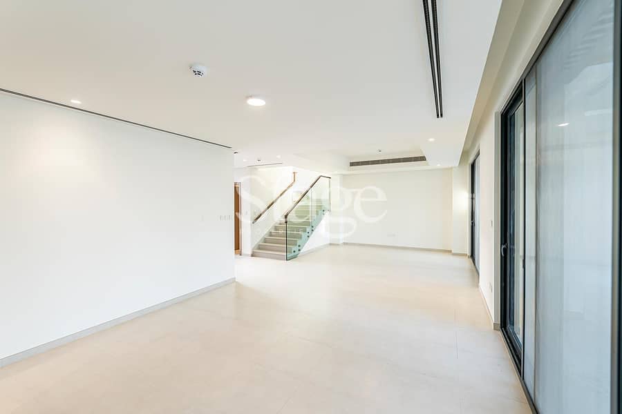 CENTRAL PARK VIEWS | Seconds from Pool | Landscaped - Image 10