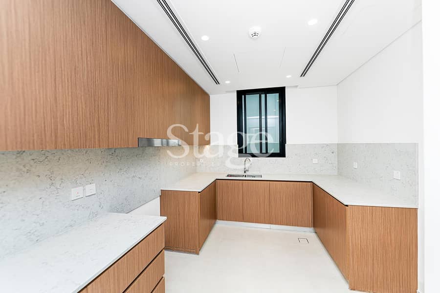 CENTRAL PARK VIEWS | Seconds from Pool | Landscaped - Image 11