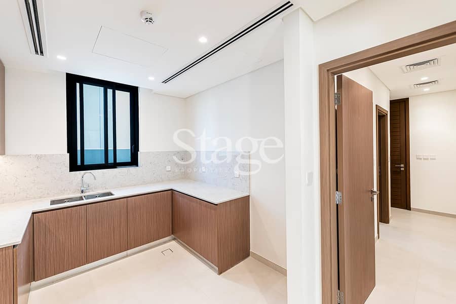 CENTRAL PARK VIEWS | Seconds from Pool | Landscaped - Image 12