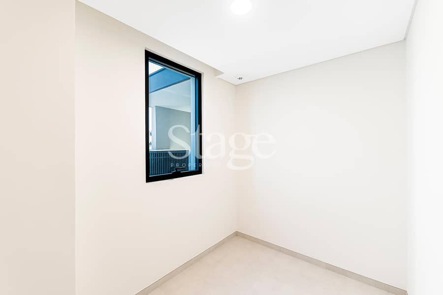 CENTRAL PARK VIEWS | Seconds from Pool | Landscaped - Image 13