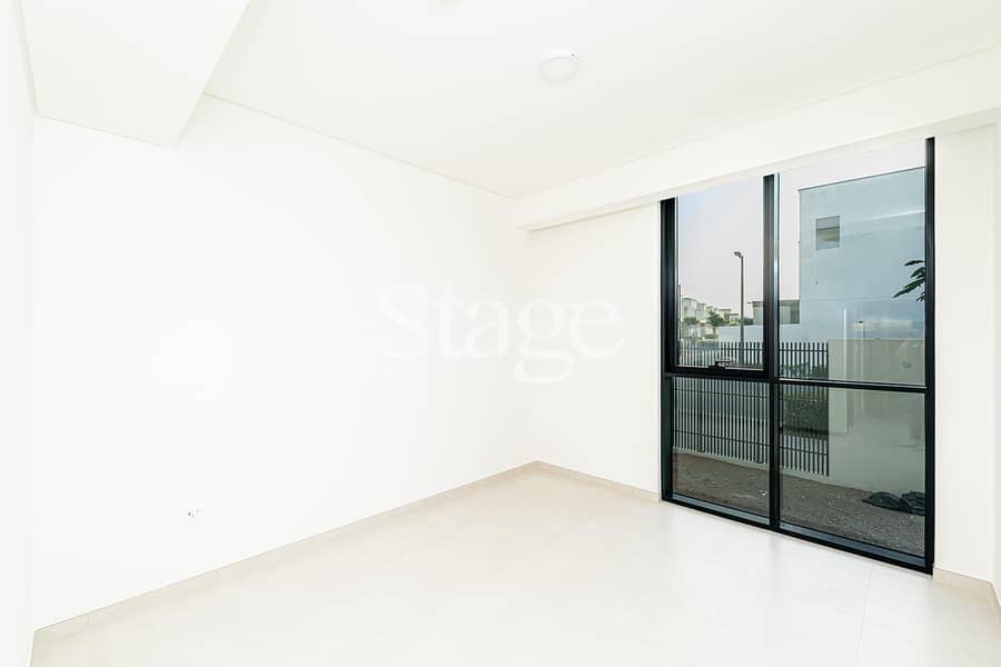 CENTRAL PARK VIEWS | Seconds from Pool | Landscaped - Image 22