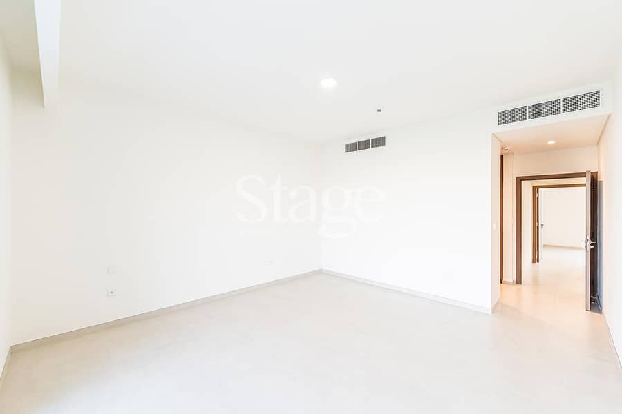 CENTRAL PARK VIEWS | Seconds from Pool | Landscaped - Image 29