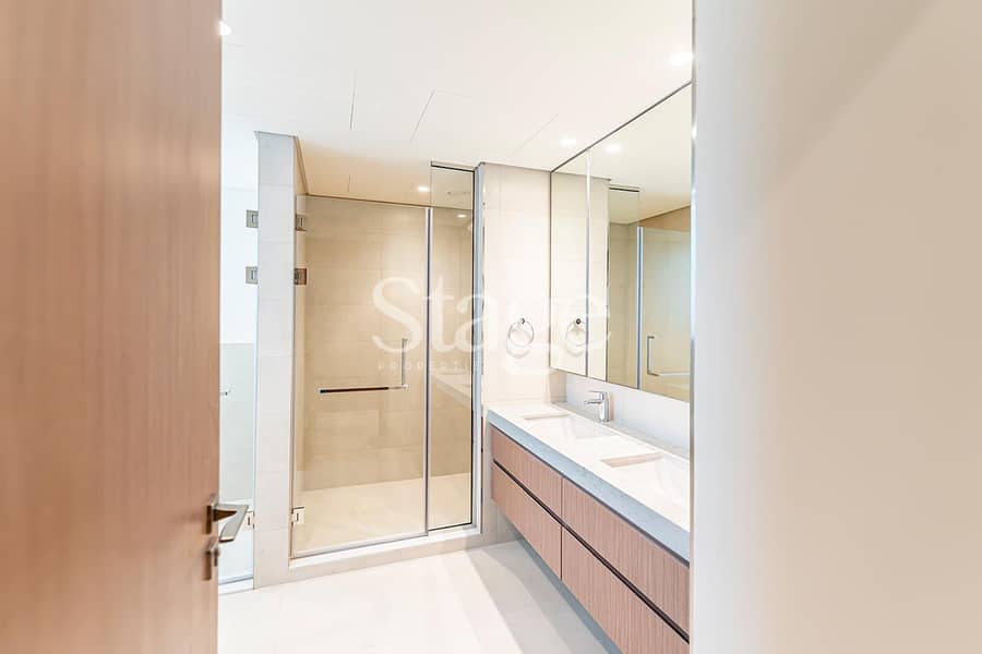 CENTRAL PARK VIEWS | Seconds from Pool | Landscaped - Image 32