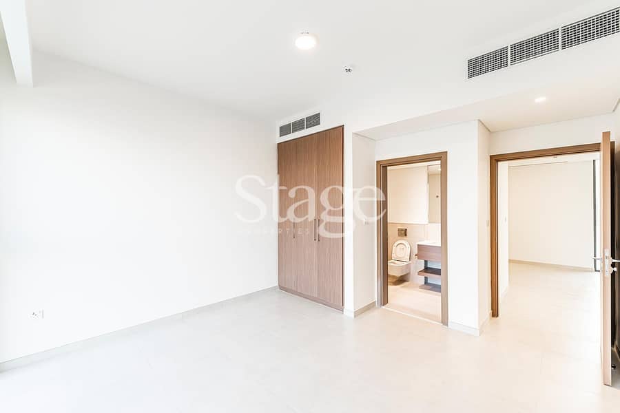 CENTRAL PARK VIEWS | Seconds from Pool | Landscaped - Image 37