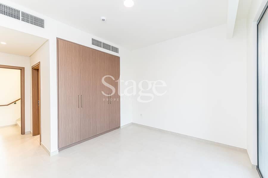 CENTRAL PARK VIEWS | Seconds from Pool | Landscaped - Image 43