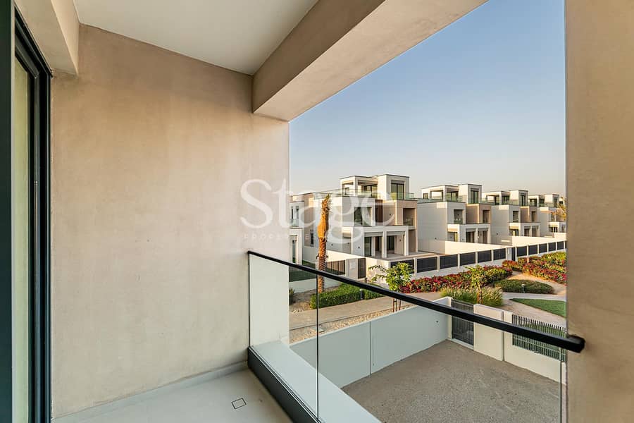 CENTRAL PARK VIEWS | Seconds from Pool | Landscaped - Image 44