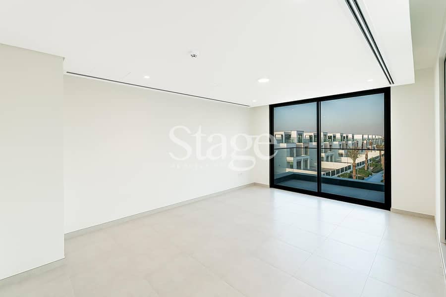 CENTRAL PARK VIEWS | Seconds from Pool | Landscaped - Image 45