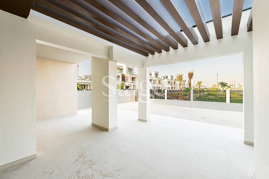 CENTRAL PARK VIEWS | Seconds from Pool | Landscaped - Image 50