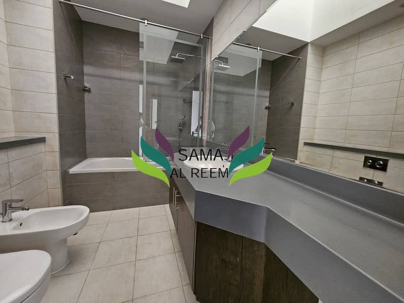 Stunning 5-Bed+Maid | Shared Pool, Gym | Vacant - Image 15