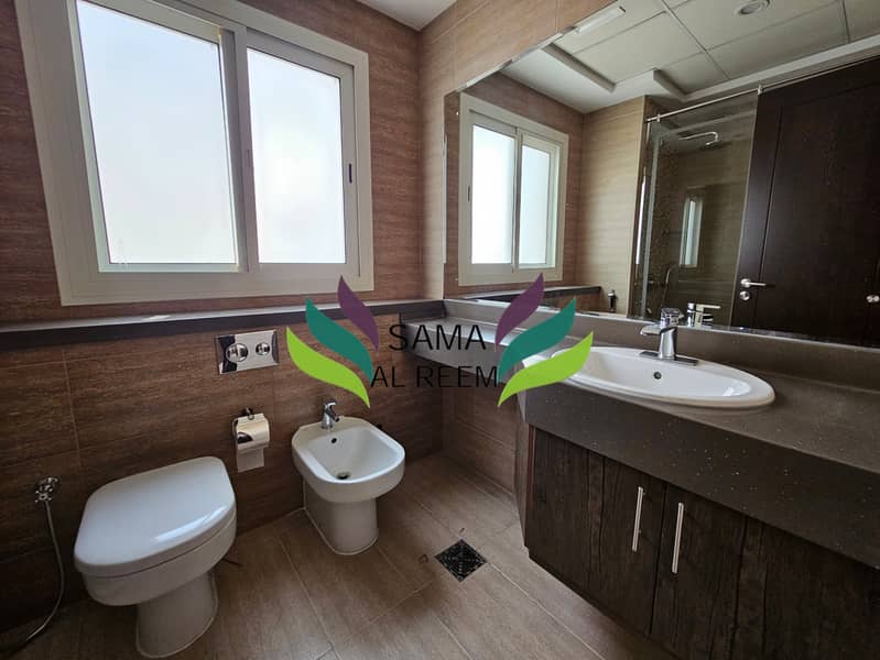 Stunning 5-Bed+Maid | Shared Pool, Gym | Vacant - Image 17