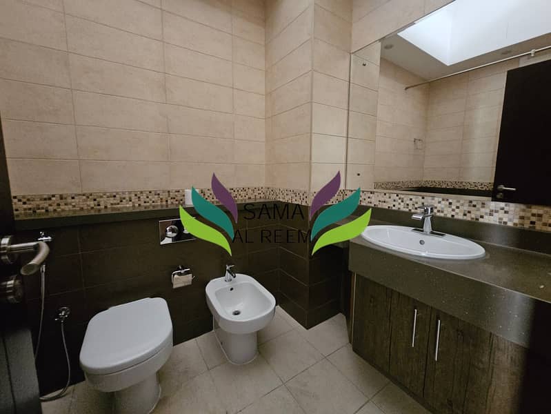 Stunning 5-Bed+Maid | Shared Pool, Gym | Vacant - Image 24