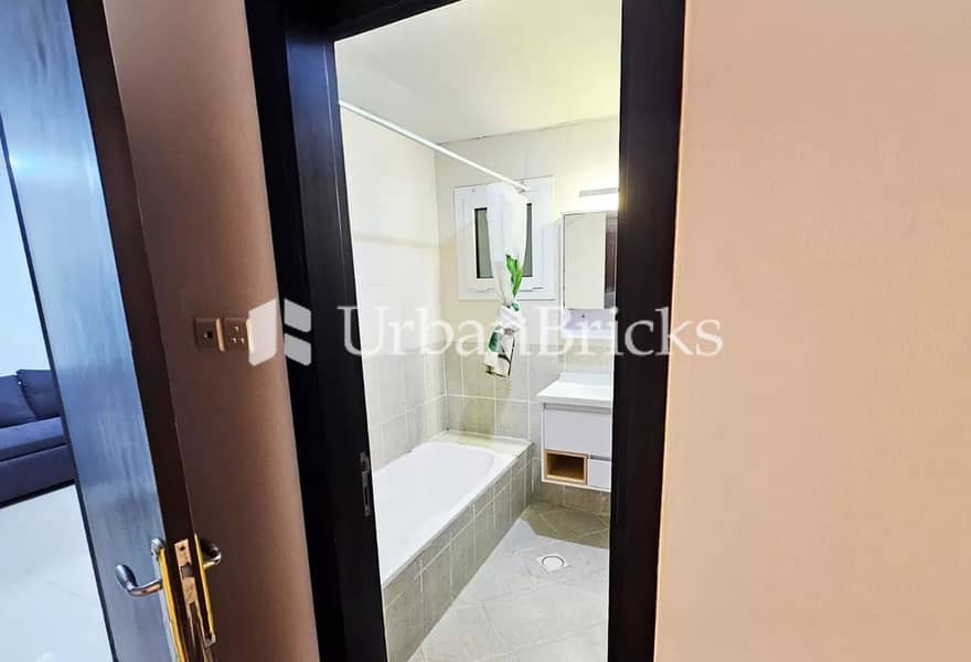 With Balcony| Lake View | Next to Metro| Furnished - Image 7