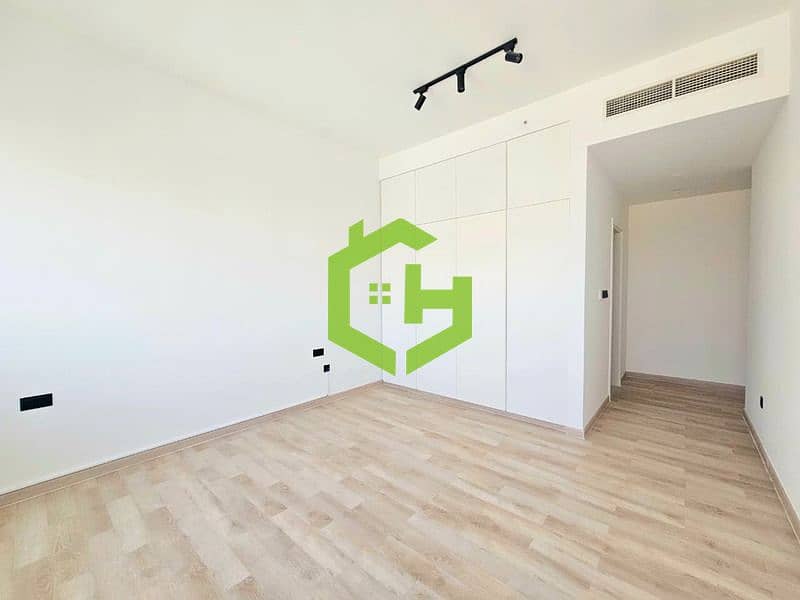 Marina & Skyline Views | Luxury Living | Upgraded - Image 12