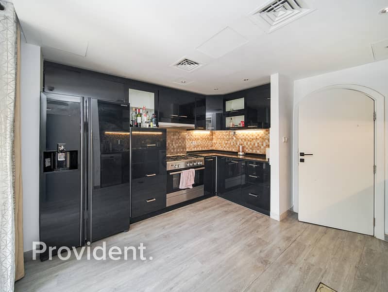 Corner Unit | Fully Furnished | Upgraded - Image 9