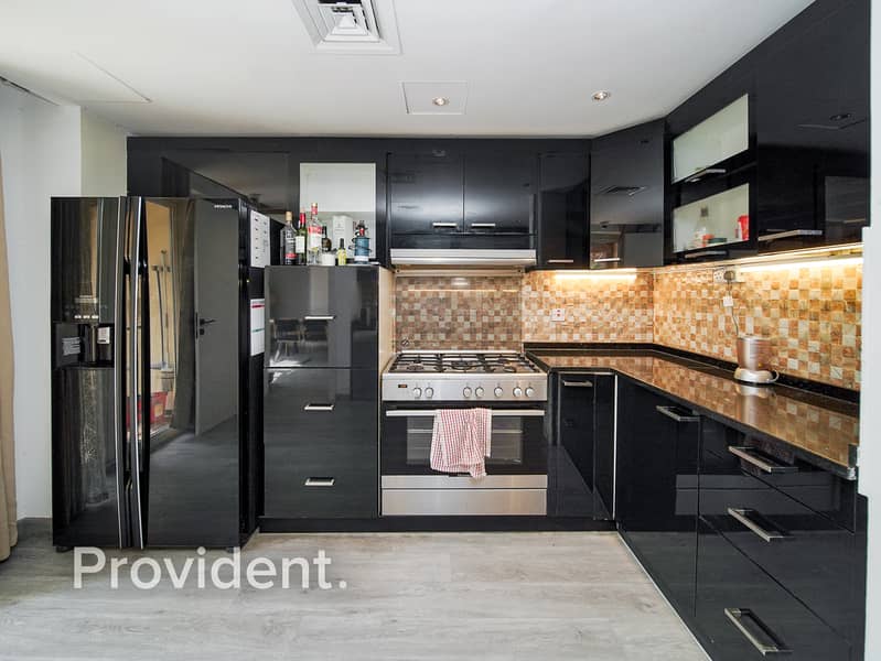 Corner Unit | Fully Furnished | Upgraded - Image 10