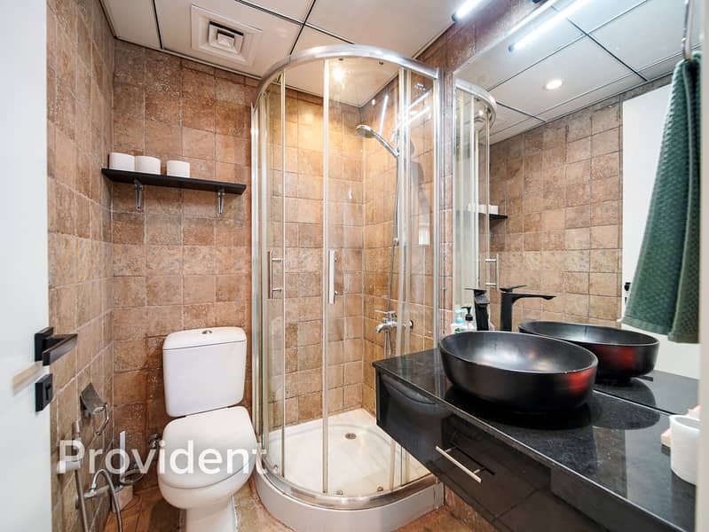 Corner Unit | Fully Furnished | Upgraded - Image 13