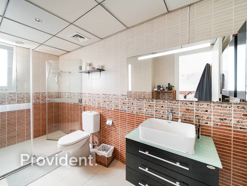 Corner Unit | Fully Furnished | Upgraded - Image 16