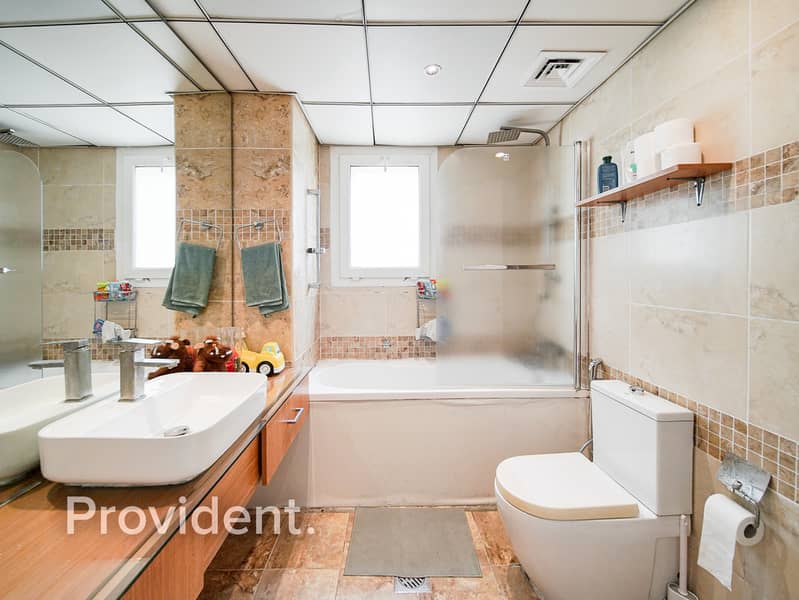 Corner Unit | Fully Furnished | Upgraded - Image 18