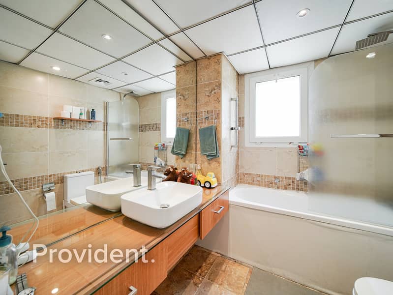 Corner Unit | Fully Furnished | Upgraded - Image 19