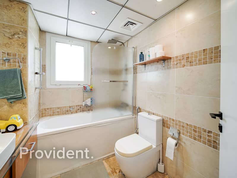 Corner Unit | Fully Furnished | Upgraded - Image 20