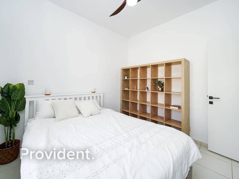 Corner Unit | Fully Furnished | Upgraded - Image 23