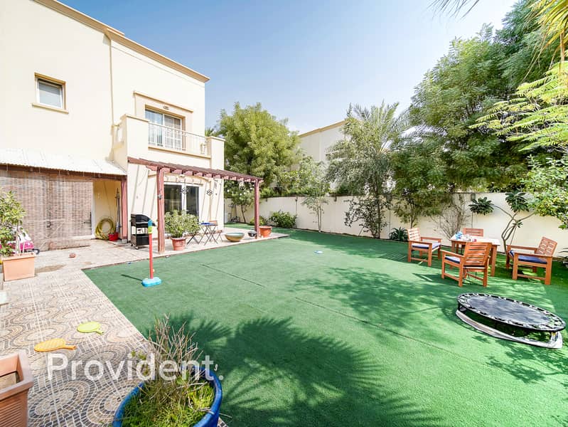 Corner Unit | Fully Furnished | Upgraded - Image 30