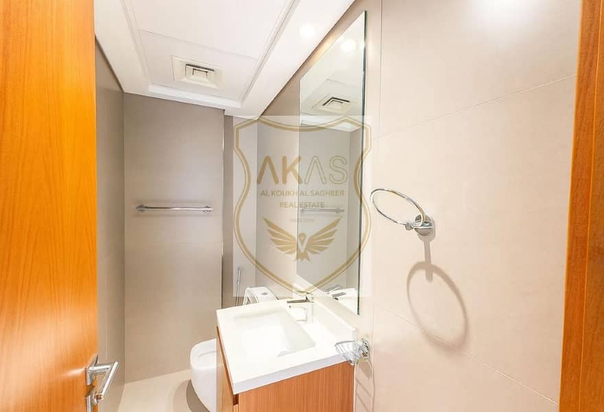 BRAND NEW BUILDING WITH CHILLER FREE LIMITED APPARTMENT AVAILABLE 2 WASHROOM CLOSE KITCHEN