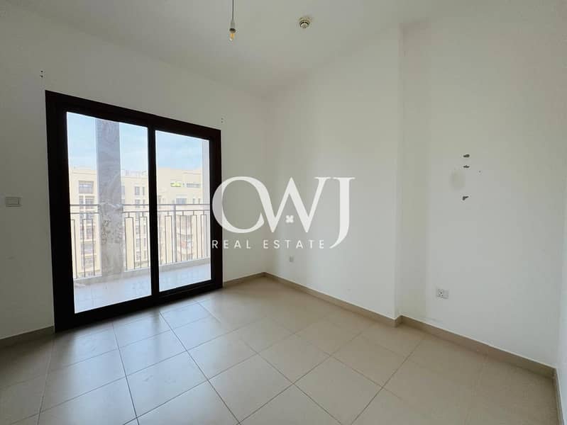 Spacious unit | Prime Location | Pool View - Image 8