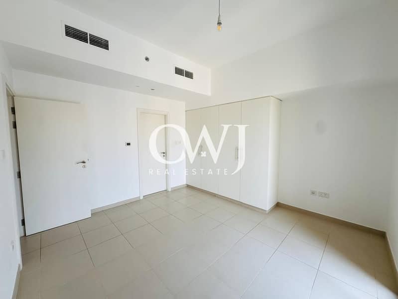 Spacious unit | Prime Location | Pool View - Image 10