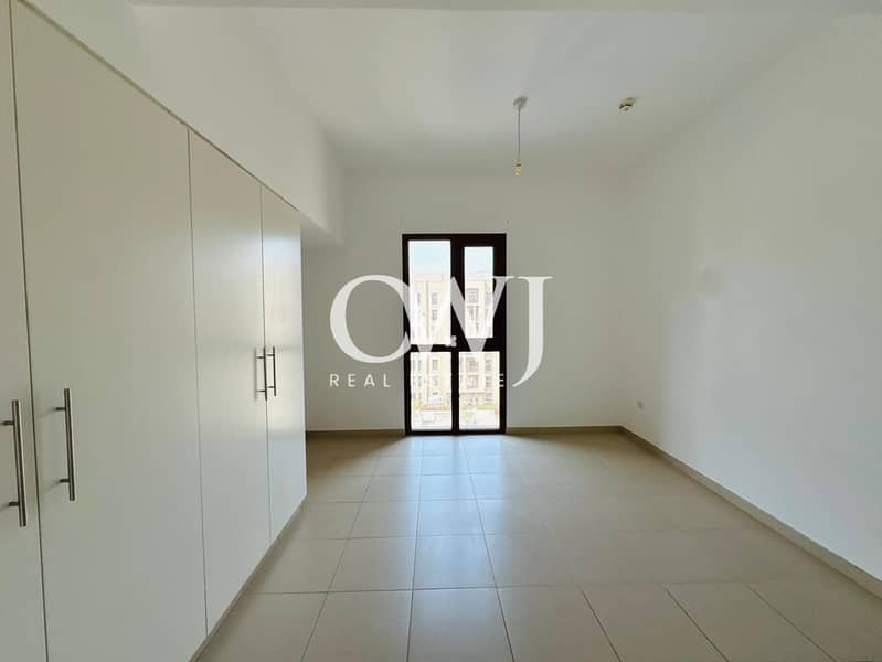 Spacious unit | Prime Location | Pool View - Image 11
