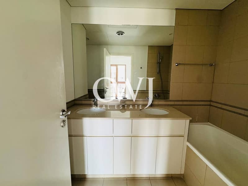 Spacious unit | Prime Location | Pool View - Image 14