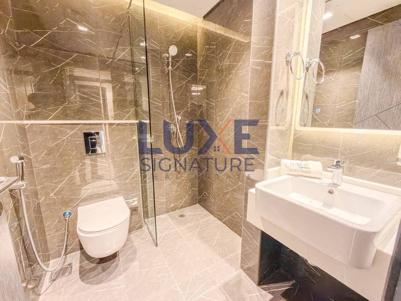 Luxury 2 Bedroom Apartment with Private Pool | Samana Golf Avenue, Dubai - Image 16
