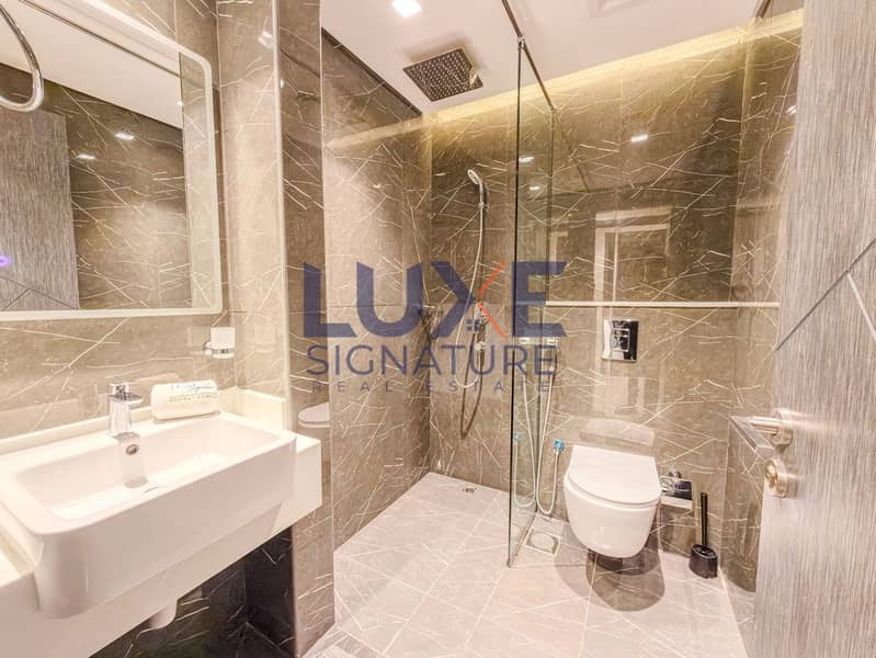Luxury 2 Bedroom Apartment with Private Pool | Samana Golf Avenue, Dubai - Image 17
