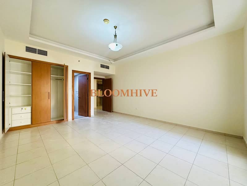 Renovated Plus Extra Spacious 1BR Gym Pool Steam & Sauna, Roof top Garden