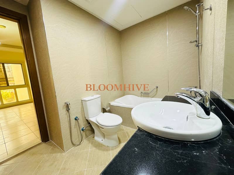 Renovated Plus Extra Spacious 1BR Gym Pool Steam & Sauna, Roof top Garden