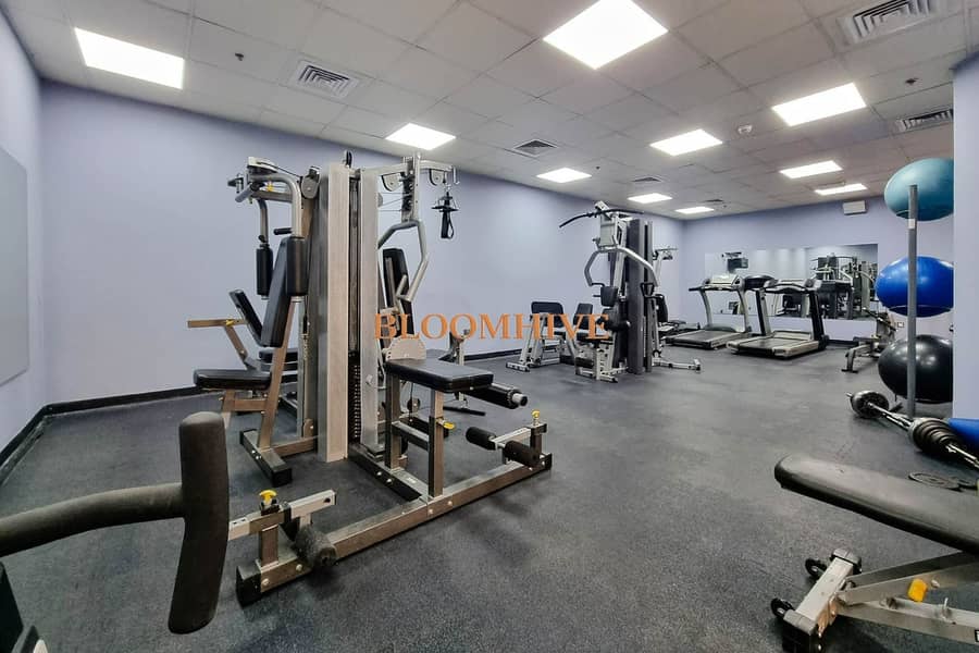 Renovated Plus Extra Spacious 1BR Gym Pool Steam & Sauna, Roof top Garden - Image 10