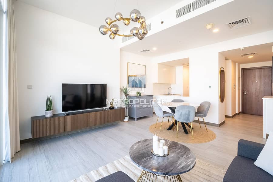 Beautifully Furnished| Upgraded| Bright| Vacant