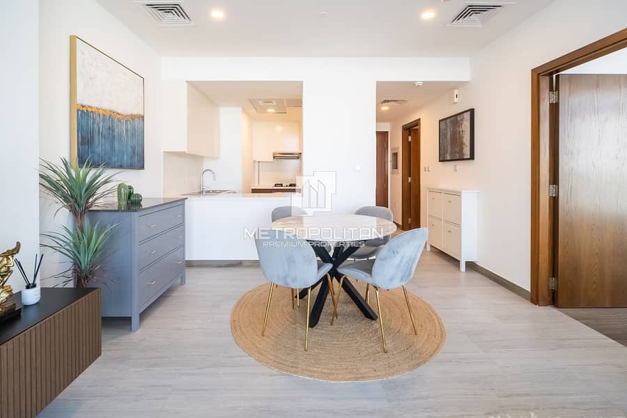 Beautifully Furnished| Upgraded| Bright| Vacant