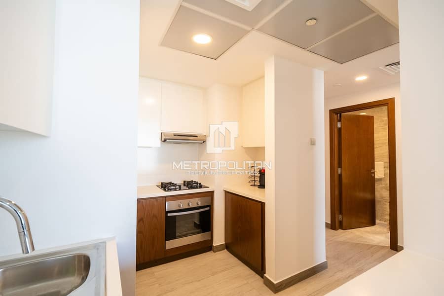 Beautifully Furnished| Upgraded| Bright| Vacant - Image 9