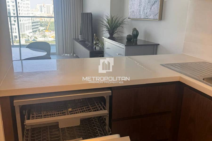 Beautifully Furnished| Upgraded| Bright| Vacant - Image 11