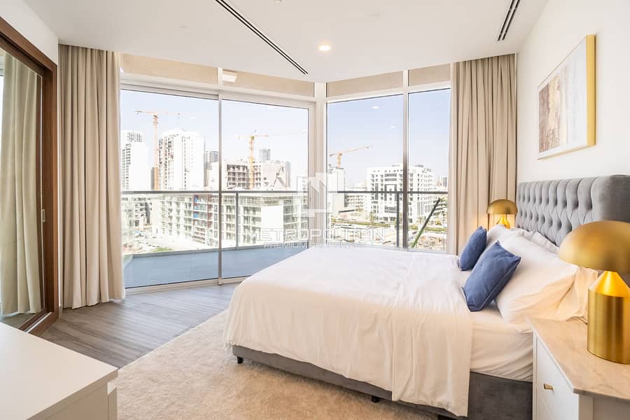 Beautifully Furnished| Upgraded| Bright| Vacant - Image 14