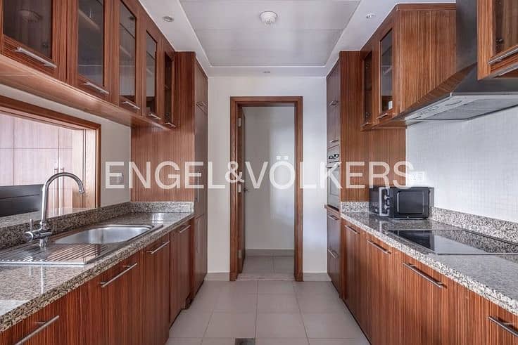 Bright Oversized Studio | Premium Emaar Community | Rare Layout - Image 6