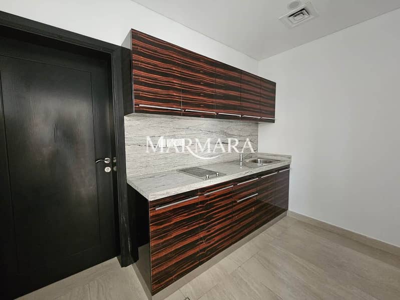 Spacious 6-Bed | Private Garden | Jumeirah 1