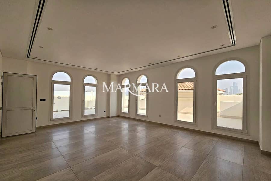 Spacious 6-Bed | Private Garden | Jumeirah 1 - Image 9