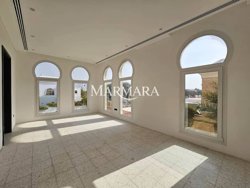 Spacious 6-Bed | Private Garden | Jumeirah 1 - Image 17