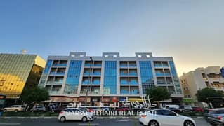 شقة في بناية المهيري 2،الكرامة 1 غرفة 70000 درهم - 14226708